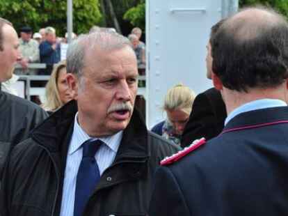 G&auml;ste von beiden Weserseiten erlebten die Taufe der &bdquo;Lemwerder II&ldquo; in Vegesack.