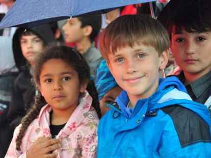 G&auml;ste von beiden Weserseiten erlebten die Taufe der &bdquo;Lemwerder II&ldquo; in Vegesack.