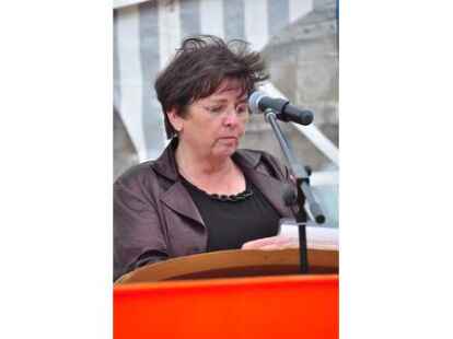 G&auml;ste von beiden Weserseiten erlebten die Taufe der &bdquo;Lemwerder II&ldquo; in Vegesack.