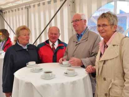 G&auml;ste von beiden Weserseiten erlebten die Taufe der &bdquo;Lemwerder II&ldquo; in Vegesack.