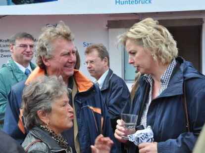 G&auml;ste von beiden Weserseiten erlebten die Taufe der &bdquo;Lemwerder II&ldquo; in Vegesack.