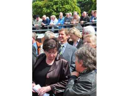 G&auml;ste von beiden Weserseiten erlebten die Taufe der &bdquo;Lemwerder II&ldquo; in Vegesack.