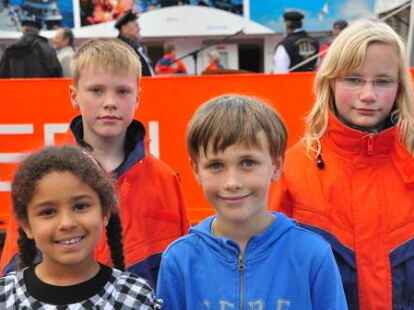 G&auml;ste von beiden Weserseiten erlebten die Taufe der &bdquo;Lemwerder II&ldquo; in Vegesack.