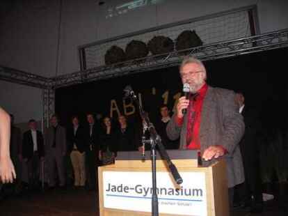 140 Abiturientinnen und Abiturienten haben am Jade-Gymnasium ihre Reifezeugnisse erhalten.