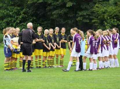 Die C-Juniorinnen des FCO (in schwarzen Trikots) traten gegen Eintracht Oldenburg an.