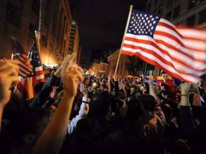 US-Amerikaner an Ground Zero jubeln &uuml;ber den Tod von Osama bin Laden.