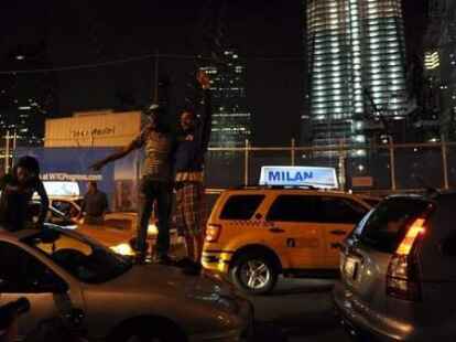 US-Amerikaner an Ground Zero jubeln &uuml;ber den Tod von Osama bin Laden.