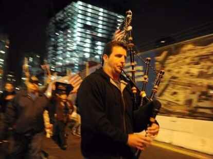 US-Amerikaner an Ground Zero jubeln &uuml;ber den Tod von Osama bin Laden.