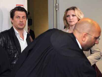 Ex-Model Nadja Auermann erschien mit ihrem Ex-Mann Wolfram Grandezka (l.) im Amtsgericht Tiergarten in Berlin. Der 40-J&auml;hrigen wird in dem Prozess Steuerhinterziehung vorgeworfen.