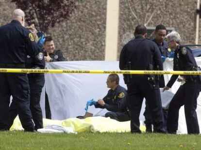 Polizeieinsatz vor der Oikos-Universit&auml;t in Oakland (USA).