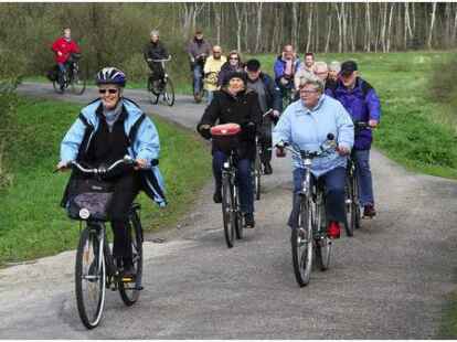 Mit dem Rad unterwegs war wieder die Fahrradgruppe des Ortsvereins Wahnbek-Ipwege-Ipwegermoor. Obwohl das Wetter nicht mitspielte, waren einige Wetterfeste auf der Tour dabei.