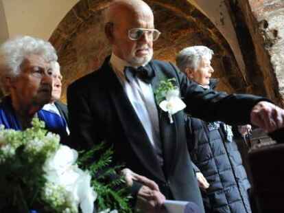 Zufrieden wie am Tag ihrer ersten Trauung sind Luise und Kurt Kobs am Dienstag. Sie feiern ihren 75. Hochzeitstag.