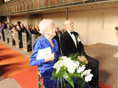 Zufrieden wie am Tag ihrer ersten Trauung sind Luise und Kurt Kobs am Dienstag. Sie feiern ihren 75. Hochzeitstag.