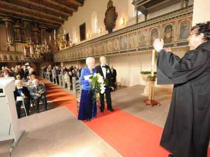 Zufrieden wie am Tag ihrer ersten Trauung sind Luise und Kurt Kobs am Dienstag. Sie feiern ihren 75. Hochzeitstag.