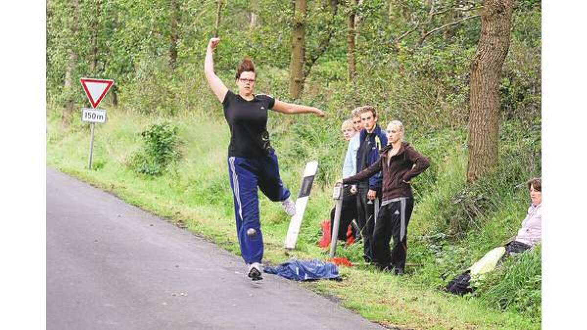 sandra von häfen kreuzmoor Robert Djuren streift Gelbes Trikot über