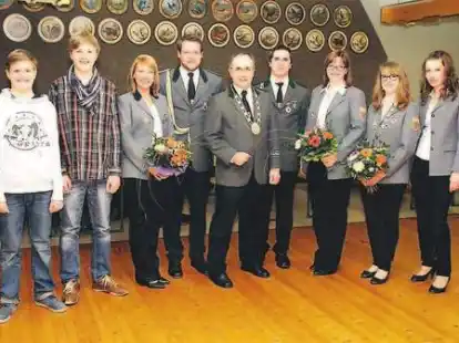 Das sind die neuen Majest&auml;ten: Der Sch&uuml;tzenverein Leuchtenburg hat sein neues K&ouml;nigshaus proklamiert. Das Sch&uuml;tzenfest wird vom 27. bis 29. AprilErfolgreich in Oldenburg: die Mannschaft des Vereins f&uuml;r Traditionellen Budosport RastedeDas K&ouml;nigshaus in Neus&uuml;dende: Der Sch&uuml;tzenverein hat seine Majest&auml;ten proklamiert.