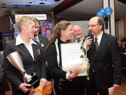 Gro&szlig;e Spannung herrschte am Mittwochabend im Sch&uuml;tzenhof Kirchhatten bei der Ehrung der Sportlerinnen und Sportler des Jahres 2011 im Landkreis Oldenburg.