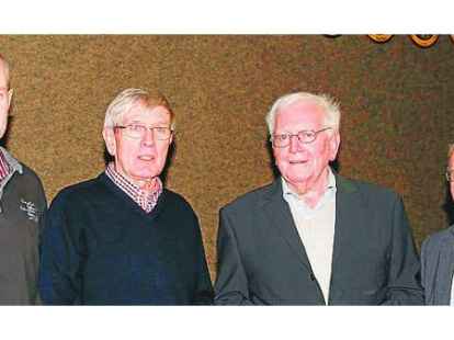 Ehrung (von links): J&uuml;rgen Dierks, Egon Janssen, Hans Willers und Gerd Bruns