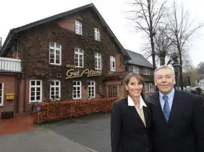 Inka und Heinrich (Heiner) Ahrmann, Inhaber Hotel Gut Altona. Heiner Ahrmann erh&auml;lt den MIT Wirtschaftspreis 2011. Wildeshauser Mittelstandsvereinigung. 16.02.2012