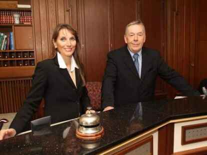 Inka und Heinrich (Heiner) Ahrmann, Inhaber Hotel Gut Altona. Heiner Ahrmann erh&auml;lt den MIT Wirtschaftspreis 2011. Wildeshauser Mittelstandsvereinigung. 16.02.2012