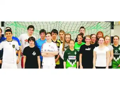 Robert K&ouml;nig (links) und Jens Kamm (rechts) f&uuml;hrten die Jugendsportler an das Trainerdasein heran