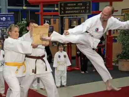 Mit einem kr&auml;ftigen 