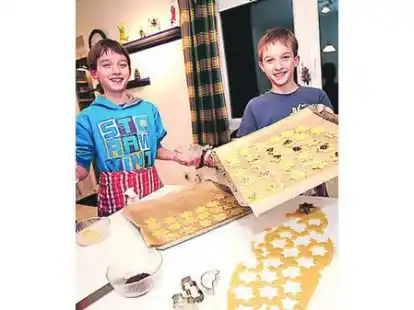 Adrian und Florian als Pl&auml;tzchenb&auml;cker