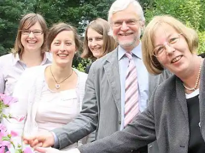 Zu Besuch im Regionalen Umweltzentrum: Staatssekret&auml;rin Ulla Ihnen (vorne), die von (von links) Sabine Z&uuml;lke, Ina Rosemeyer, Josefine Schlereth und Udo Borkenstein herum gef&uuml;hrt wurde.