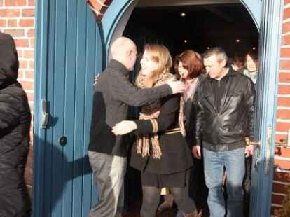 Der Abschied war bewegend: Viele Freunde, Bekannte und Weggef&auml;hrten aus fast 25-j&auml;hriger Arbeit verabschiedeten sich am Wochenende in Edewecht offiziell von Volker Austein. Das vielf&auml;ltige Wirken des Diakons im Evangelischen Kreisjugenddienst Ammerland und des Ansprechpartners f&uuml;r die Jugendarbeit in den lutherischen Kirchengemeinde Edewecht und Friedrichsfehn/Petersfehen wurden in einem Festgottesdienst und bei einem anschlie&szlig;enden Empfang im 