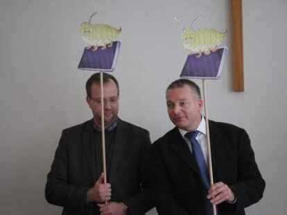 Der Abschied war bewegend: Viele Freunde, Bekannte und Weggef&auml;hrten aus fast 25-j&auml;hriger Arbeit verabschiedeten sich am Wochenende in Edewecht offiziell von Volker Austein. Das vielf&auml;ltige Wirken des Diakons im Evangelischen Kreisjugenddienst Ammerland und des Ansprechpartners f&uuml;r die Jugendarbeit in den lutherischen Kirchengemeinde Edewecht und Friedrichsfehn/Petersfehen wurden in einem Festgottesdienst und bei einem anschlie&szlig;enden Empfang im 