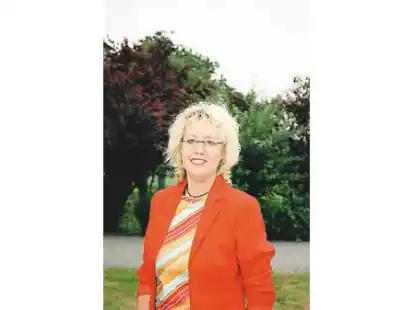 Wilma Abrahams, SPD Gudrun Ahrens, SPDAstrid Ammermann, LinkeAndrea Arens, CDUZeliha Aykanat, SPDKarin Baxmann, SPDElke Belsemeyer, CDUMarlies Bigeschke, SPDCarola B&ouml;ner, UWEGabi Bramstedt, CDUHeidi Brun&szlig;en, SPDNicole Buntrock, SPDUrsel Buse, SPDAnnegret Conrady, CDU Verena Delius, Gr&uuml;neCarola Demuth, SPD Claudia Freese, SPDMartina Geberzahn, SPD Karin Gehlhaar, SPDGudrun G&ouml;hr- Weber, Gr&uuml;neErika Hanke, SPDDr. Gesa Hansen, WGBAnnette Klitscher, SPDElke Kuik-Janssen, Gr&uuml;neKarin LogemannSabine Luga, CDUBirgit Meeuw, Gr&uuml;neIngrid Miodek, CDUUta Meiners, FDPAntje Neuhaus-Scholz, Gr&uuml;neRebecka Schau, SPDBirgit Wilgers, SPDAngelika Z&ouml;llner, SPDHeike Gloy-stein, SPDG. Rohmer-Stadler, LinkeTraute v.d. Kammer, BM ElsflethUrsula Schinski, SPDB. Schinski-Busch, SPDChristina-J. Schr&ouml;der, Gr&uuml;neLena Speckels, Gr&uuml;neMeike Stegie, CDUTanja Sudbrink, CDUHille Tiarks, CDULidia Ulrich, CDUBirgitt von Th&uuml;lenBirgit Vo&szlig;bergErika Weubel, SPDTheresa Wiesensee, CDU