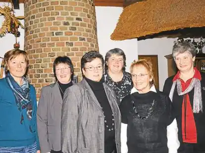 Der alte und neue Vorstand (von links): Gudrun G&ouml;hr-Weber, Ina L&uuml;ers (Schriftf&uuml;hrerin), Ute Schmidt, Heidi Grabhorn (Kassenwartin), Erika Stanzik, B&auml;rbel B&uuml;sing