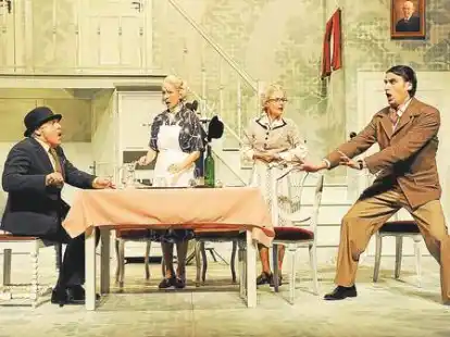 Am Mittwoch, 23. November, ist in der Friedeburg die Kriminalgroteske Arsen und Spitzenh&auml;ubchen zu sehen.