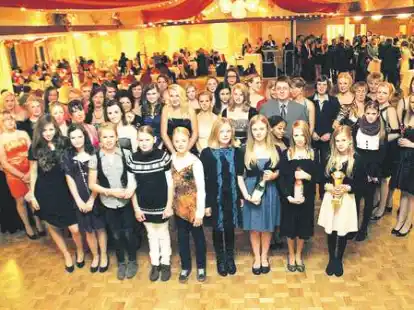 Wurden im festlichen Rahmen des Kreisreiterballs geehrt: die erfolgreichsten Reiter(innen) der Turniersaison 2011