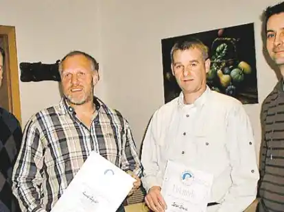 TV-Vorsitzender Malte Hoffrogge (v.l.) ehrte die Jubilare Rudi Zingler, Peter Brand und Michael Eilers.