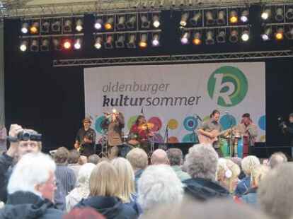 Der Auftritt begeisterte N@chbar Werner Fuhlrott so, dass er auch dieses Konzert fotografiert hat und die Bilder in seinem Album auf  zeigt.