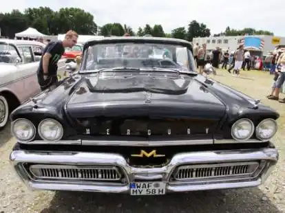 Schon von Weitem waren Sie zu h&ouml;ren: An diesem Wochenende trafen sich Fans und Sammler von US-Autos auf dem Freigel&auml;nde der Weser-Ems-Halle zum 9. Big Bumper Meet.