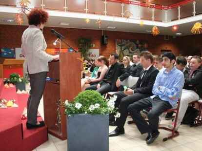 Schulleiterin Dorit Hielscher gratulierte den Absolventen.