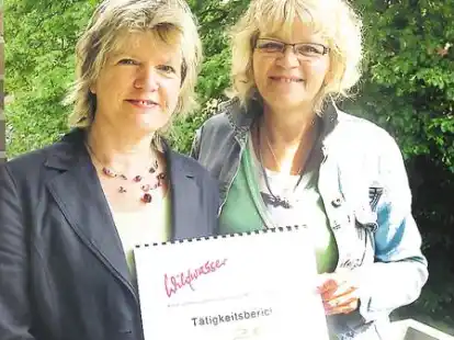 Stellten den T&auml;tigkeitsbericht 2011 vor:&emsp;Rita Schilling (links) und Cornelia de Vries vom Wildwasser-Team.