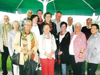 Am Vareler Hafen trafen sich die Ehemaligen der Vareler Mitelschule.