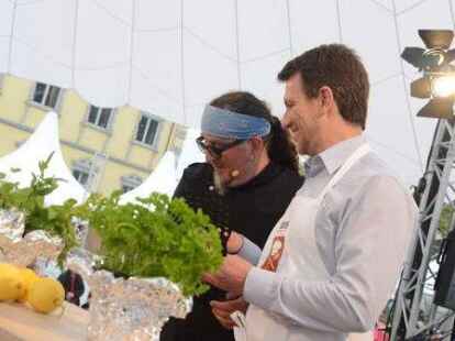 Das Festival &bdquo;Oldenburg kocht&ldquo; ist er&ouml;ffnet worden. Der Auftakt stand unter dem Motto &bdquo;S&uuml;dafrika Begegnungen&ldquo;.