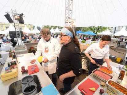 Das Festival &bdquo;Oldenburg kocht&ldquo; ist er&ouml;ffnet worden. Der Auftakt stand unter dem Motto &bdquo;S&uuml;dafrika Begegnungen&ldquo;.