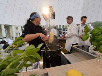 Das Festival &bdquo;Oldenburg kocht&ldquo; ist er&ouml;ffnet worden. Der Auftakt stand unter dem Motto &bdquo;S&uuml;dafrika Begegnungen&ldquo;.
