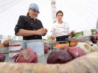 Das Festival &bdquo;Oldenburg kocht&ldquo; ist er&ouml;ffnet worden. Der Auftakt stand unter dem Motto &bdquo;S&uuml;dafrika Begegnungen&ldquo;.