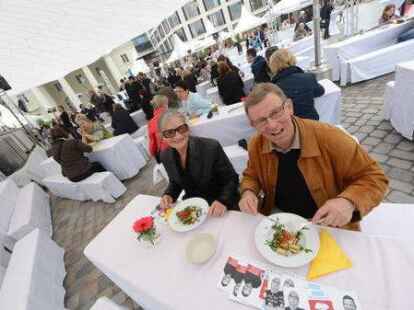 Das Festival &bdquo;Oldenburg kocht&ldquo; ist er&ouml;ffnet worden. Der Auftakt stand unter dem Motto &bdquo;S&uuml;dafrika Begegnungen&ldquo;.