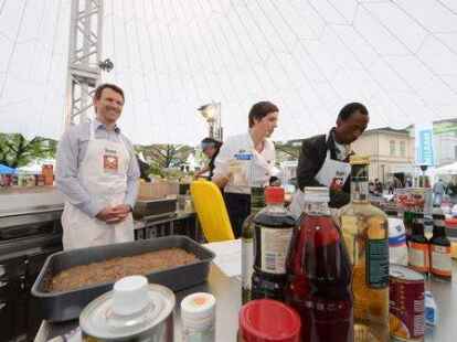Das Festival &bdquo;Oldenburg kocht&ldquo; ist er&ouml;ffnet worden. Der Auftakt stand unter dem Motto &bdquo;S&uuml;dafrika Begegnungen&ldquo;.