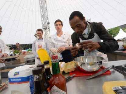 Das Festival &bdquo;Oldenburg kocht&ldquo; ist er&ouml;ffnet worden. Der Auftakt stand unter dem Motto &bdquo;S&uuml;dafrika Begegnungen&ldquo;.