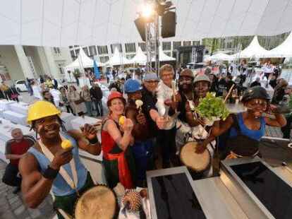 Das Festival &bdquo;Oldenburg kocht&ldquo; ist er&ouml;ffnet worden. Der Auftakt stand unter dem Motto &bdquo;S&uuml;dafrika Begegnungen&ldquo;.