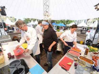 Das Festival &bdquo;Oldenburg kocht&ldquo; ist er&ouml;ffnet worden. Der Auftakt stand unter dem Motto &bdquo;S&uuml;dafrika Begegnungen&ldquo;.