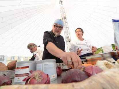 Das Festival &bdquo;Oldenburg kocht&ldquo; ist er&ouml;ffnet worden. Der Auftakt stand unter dem Motto &bdquo;S&uuml;dafrika Begegnungen&ldquo;.
